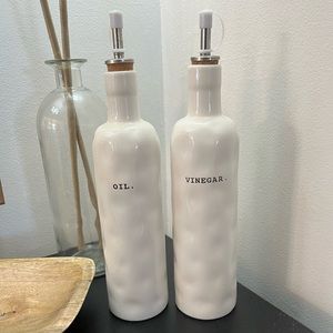 OG Rae Dunn Oil and Vinegar Set.
